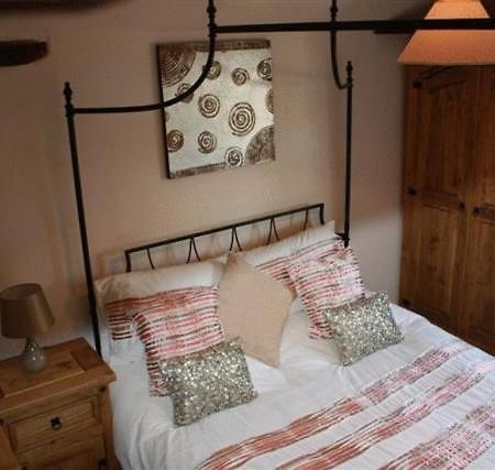 Robertsbridge Retreat At Cornhill Self Catering Apartments Room photo