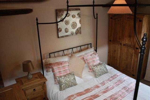Robertsbridge Retreat At Cornhill Self Catering Apartments Room photo