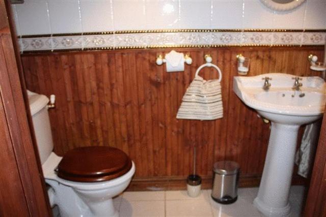 Robertsbridge Retreat At Cornhill Self Catering Apartments Room photo
