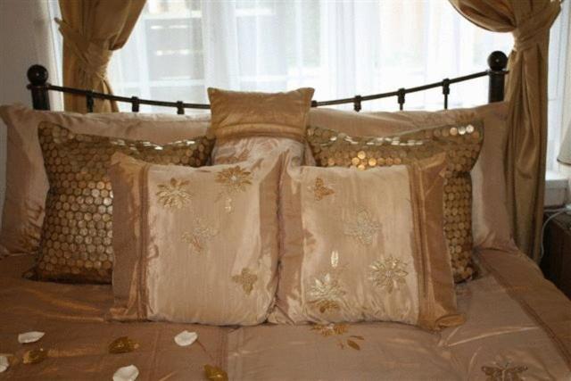 Robertsbridge Retreat At Cornhill Self Catering Apartments Room photo